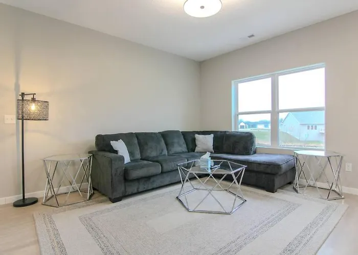 Cedar Falls Townhome - New Construction - 3 Kings!