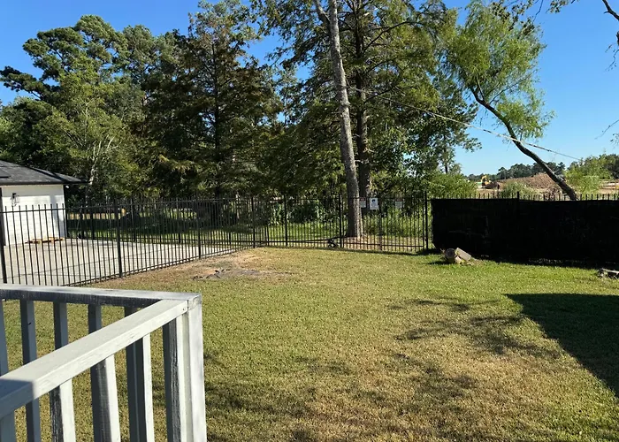 2 Bed 2 Bath Modern Farmhouse In Old Town Spring