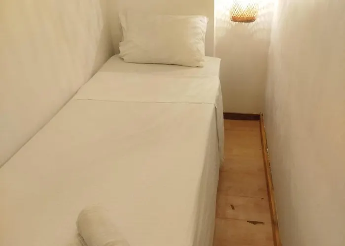 Hb9-B Bed In Mixed Capsule Room