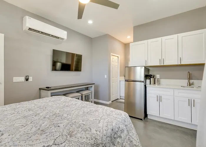 6 Mi To Coachella Festival: Serene Studio