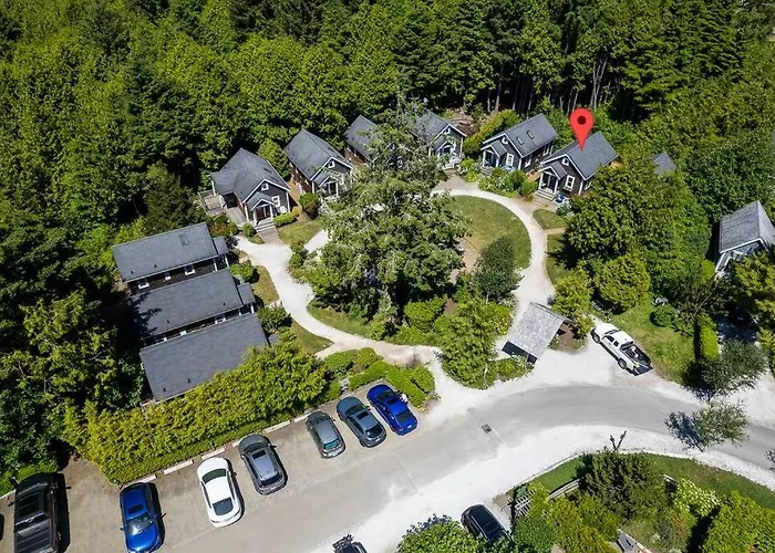 Seabrook 2 Bedroom Cottage With Hot Tub, Pets Ok