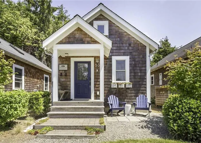 Seabrook 2 Bedroom Cottage With Hot Tub, Pets Ok