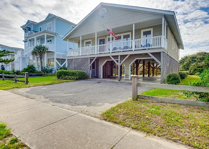 Home On Ocean Isle Beach W/ Catwalk & Deck