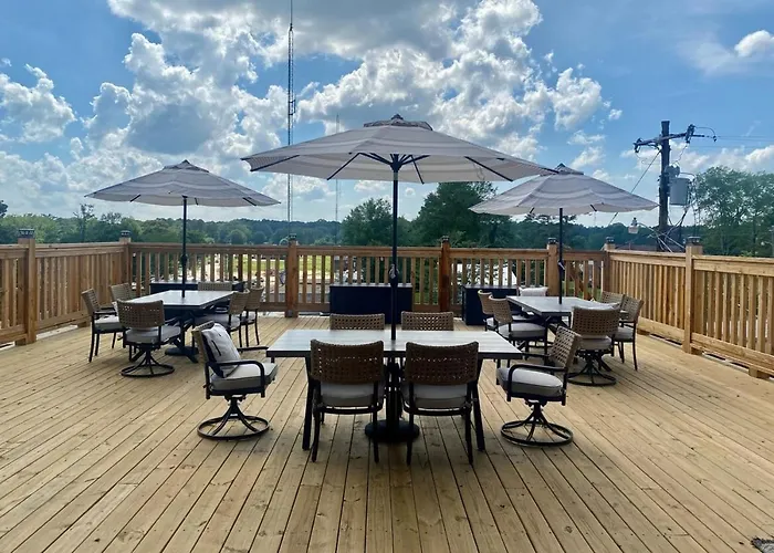 Chipley'S Squareview Inn