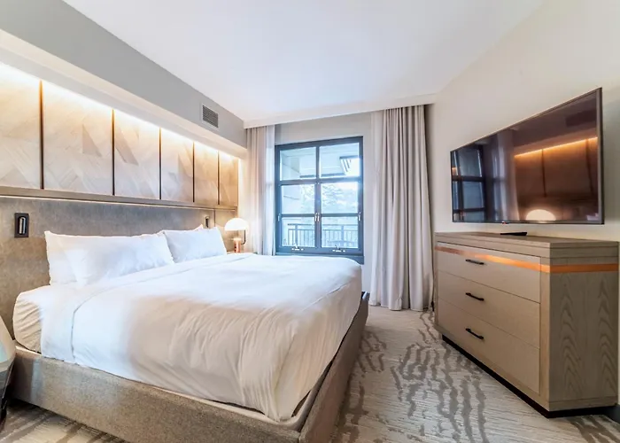 Luxury 2 Bedroom Penthouse With Stunning Views!