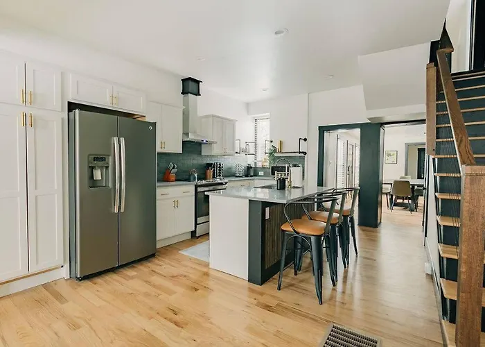 Stunning 5 Bedroom -Heart Of Downtown