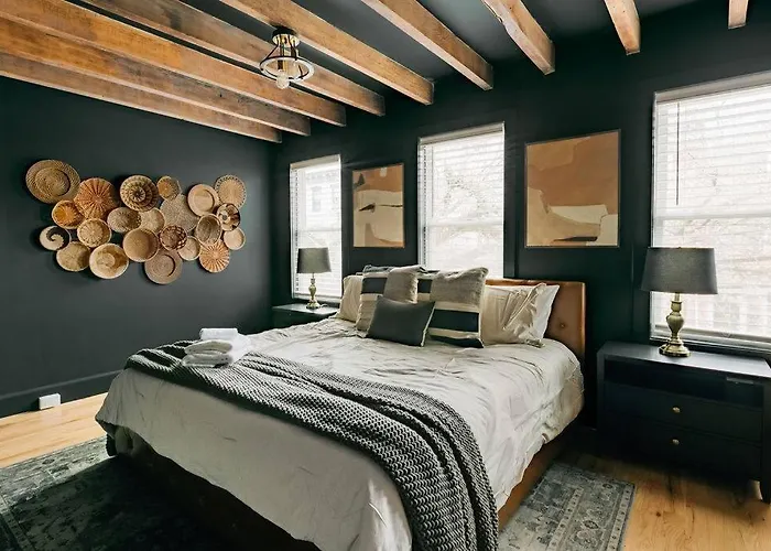 Stunning 5 Bedroom -Heart Of Downtown