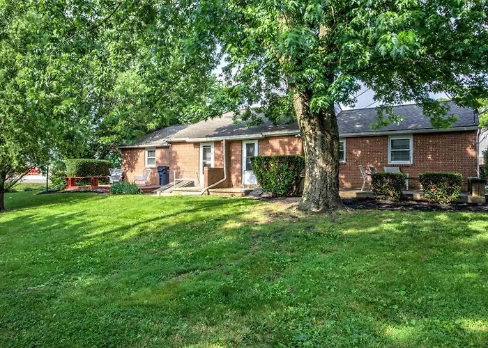 Renovated 2 Bedroom Home Close To Lancaster Attractions