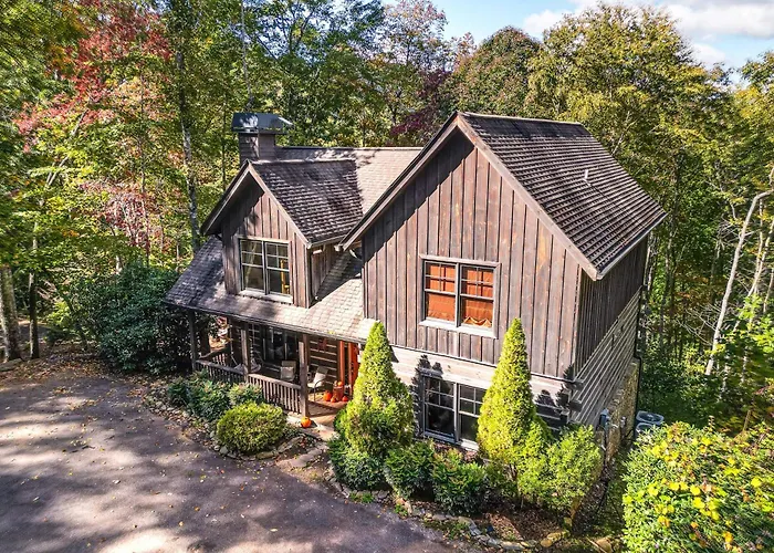 Hot Tub & Fire Pit: Getaway Near Nantahala Gorge!