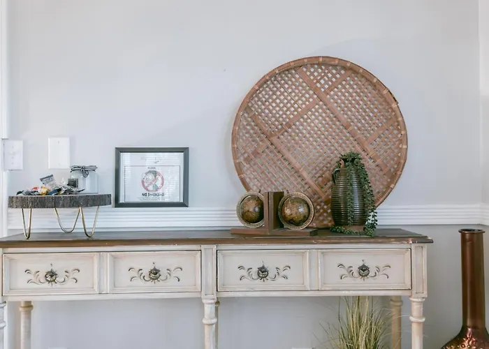 5 Bedroom House Cheerful Bungalow With Ac Pet Friendly