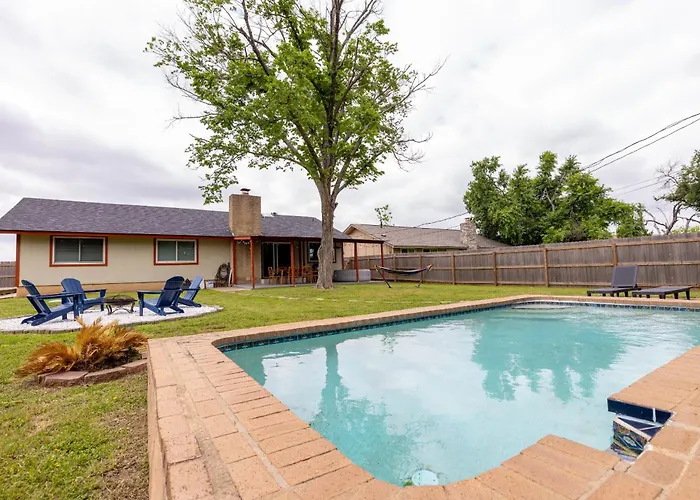 Luxury 4Br Oasis With Pool, Hot Tub & Game Room!