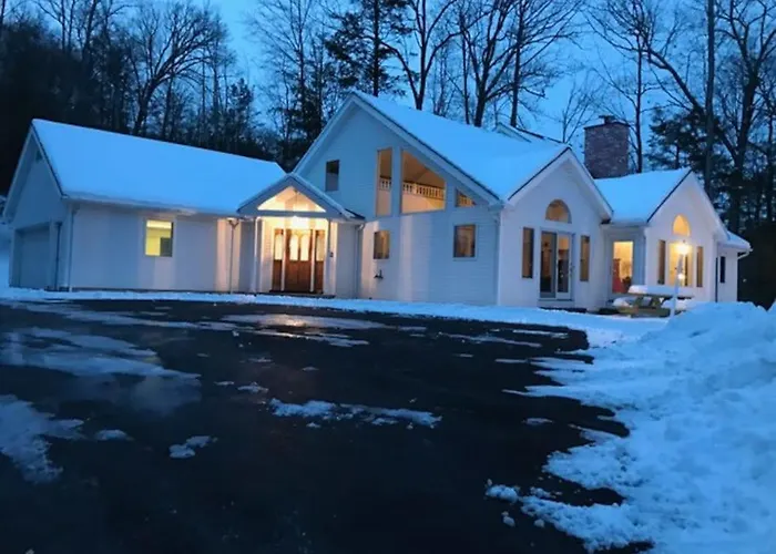 Luxury Woodstock Family Retreat With Pool Hot Tub