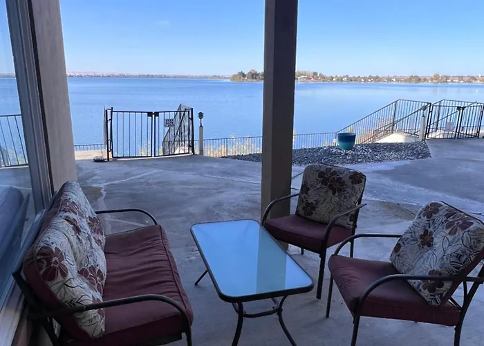 Prime Lakefront On Moses Lake