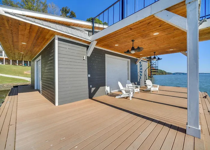 Dock + Panoramic Views: Guntersville Lake Retreat!