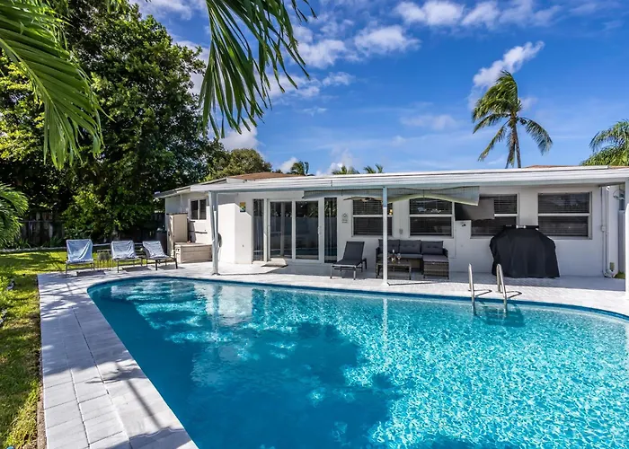 3Br 2Ba Heated Pool Home Pool Table Great Location