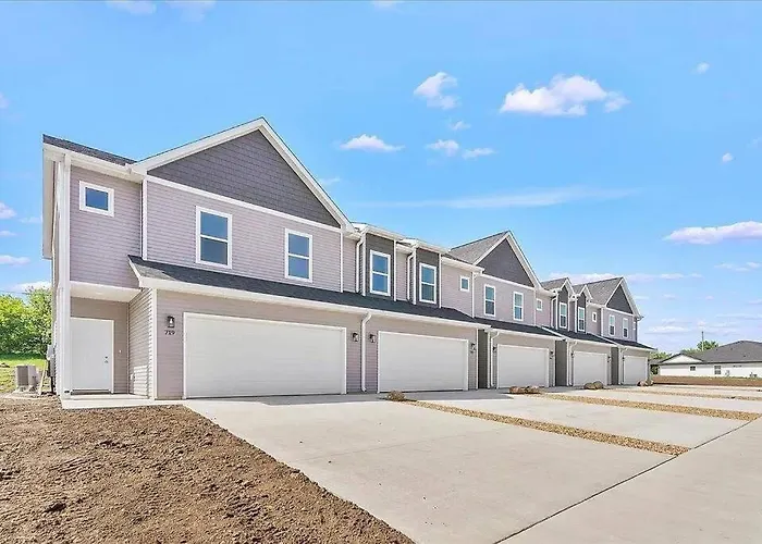 Central Cedar Falls Townhome - King Beds!