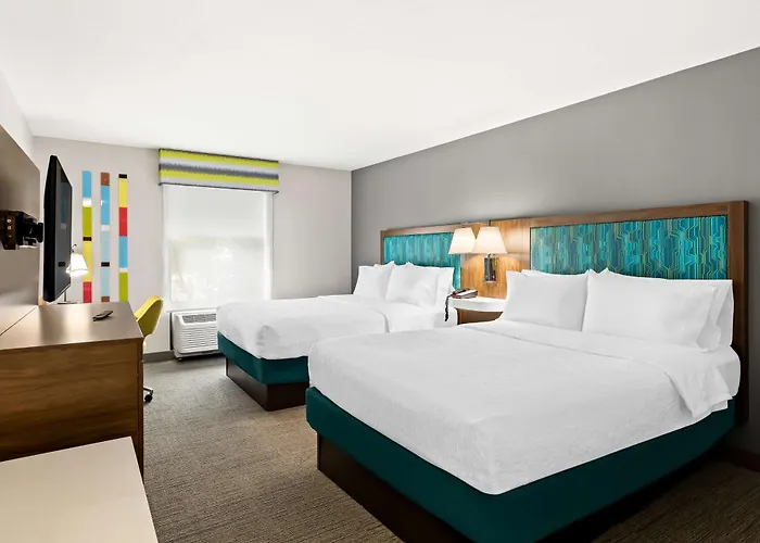 Hampton Inn & Suites Canton
