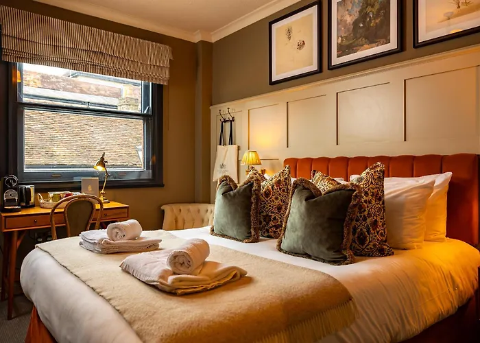 Salisbury Arms Hotel