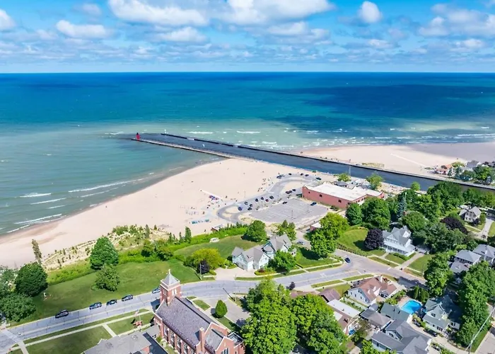 Walk To The Beach! - Free Parking - Fire Pit