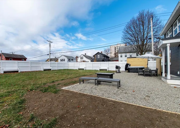 Updated Family-Sized Home In Heart Of Rutland, Near Slopes, Ev Level 2, Hot Tub