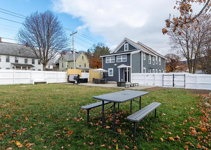 Updated Family-Sized Home In Heart Of Rutland, Near Slopes, Ev Level 2, Hot Tub