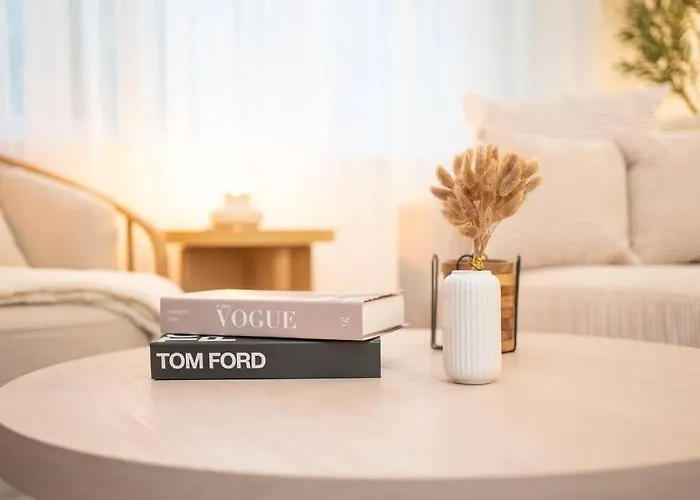 Stylish Cozy, Aesthetic, Stocked Kitchen, And Pet Friendly
