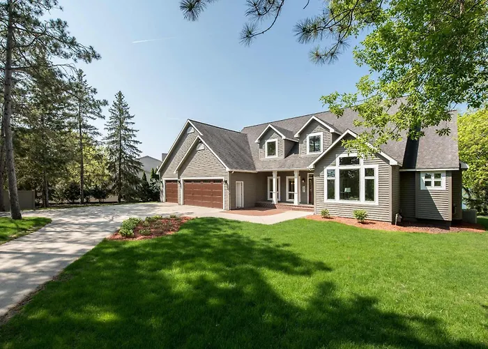 Immerse In Luxury Grand 5Br Lakefront Haven Views