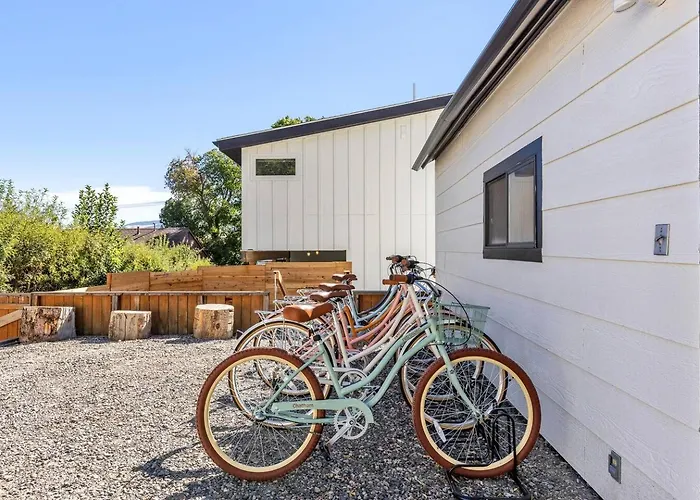 Hot Tub 4 Baths 4 Bedrooms Montana Themed Bikes