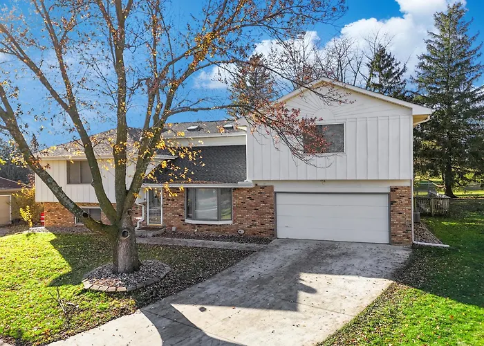 Parkside Getaway- Spacious Six Bedroom Home For Families & Friends