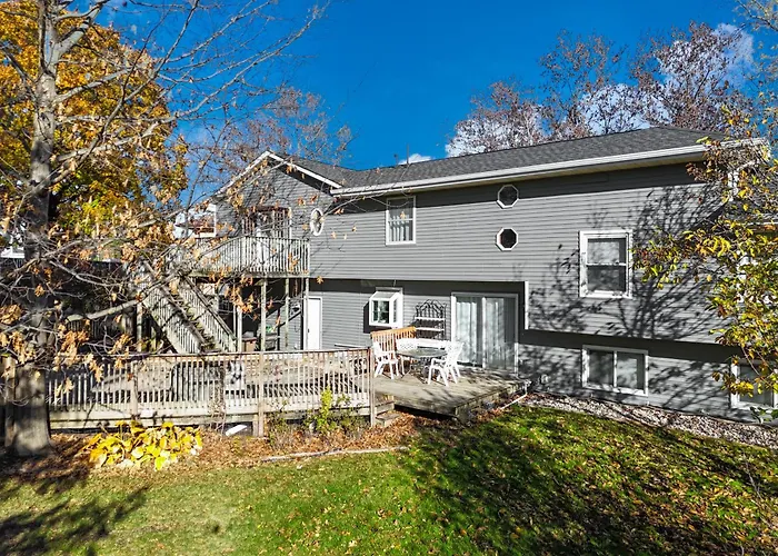 Parkside Getaway- Spacious Six Bedroom Home For Families & Friends