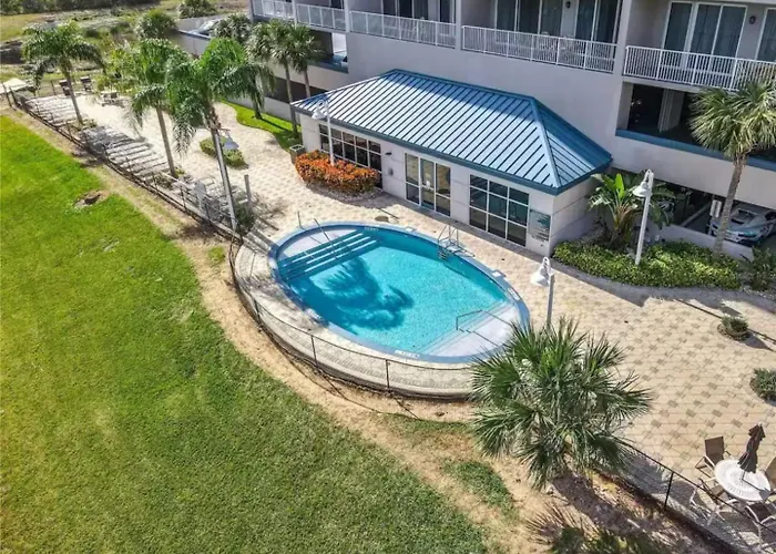 Disney Lakefront Luxury!