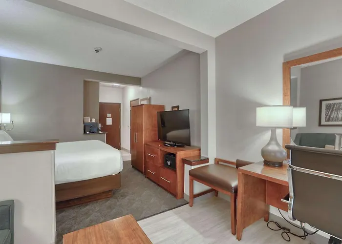 Comfort Suites Appleton Airport