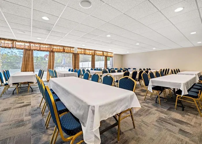 Days Inn By Wyndham Dubuque