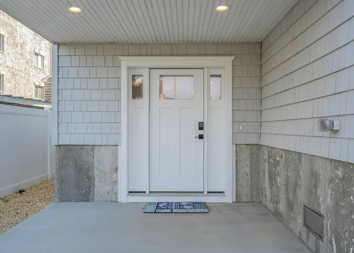 Luxury Beach House In Seaside! Now Available!