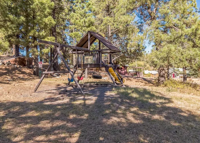Cozy Cabin Retreat With Scenic Views Cabin