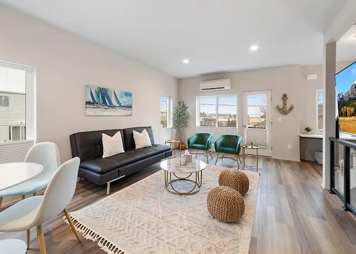 New Fully Updated Condo 914 In Anacortes
