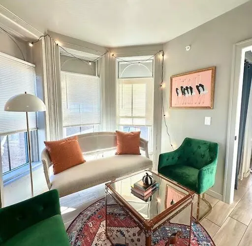 King Bed Suite-Free Parking-Prime Location