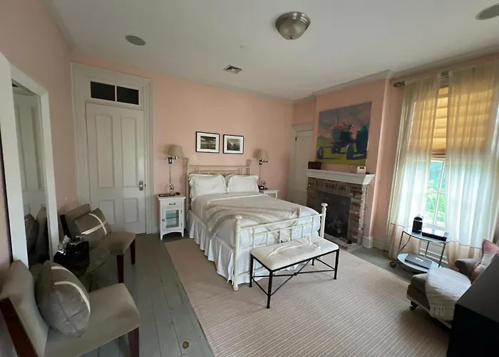 Jedediah Hawkins Inn