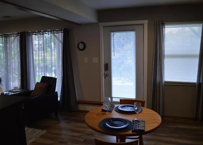 Lake St Claire Waterfront, 1 Beds, 1 Bath