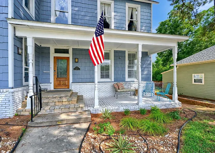 Pet Friendly With Full Kitchen & Fenced Yard