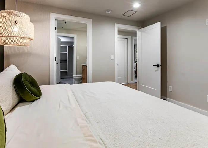 Modern Style Loft Near Canyon Rsl And Expo