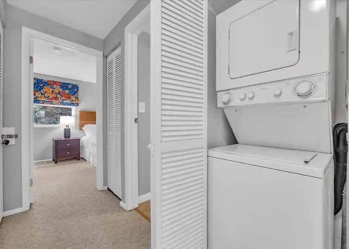 Renovated Townhome On Bike Path Includes Bikes