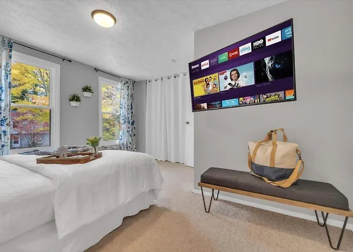 Renovated Townhome On Bike Path Includes Bikes