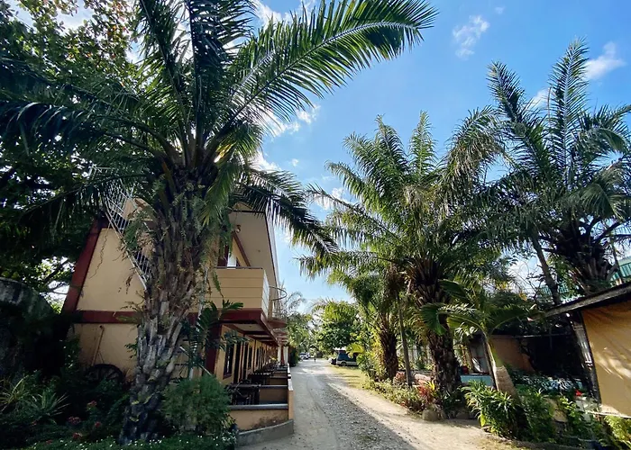 Reddoorz Hostel At Megans Paradisio Beach Resort