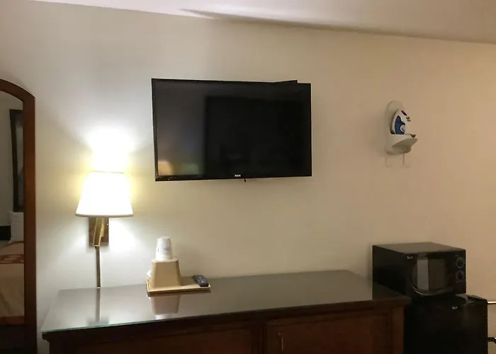 Super 8 By Wyndham Riverside/Kansas City