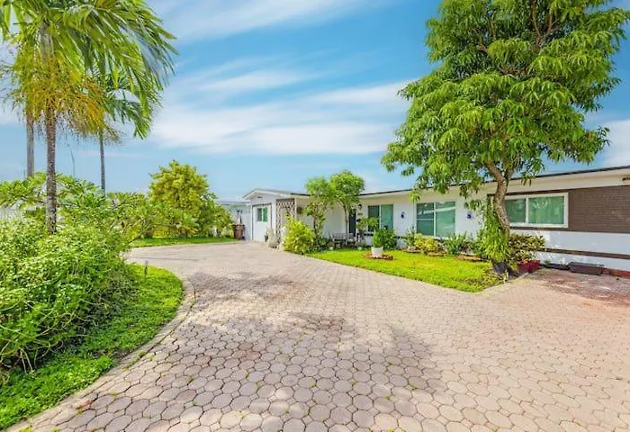 Private Studio In West Hialeah
