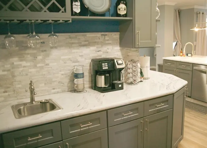 Upscale Luxury Home Just A Few Blocks From Beach