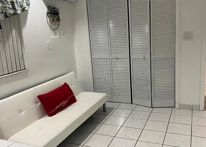 Private Studio In West Hialeah