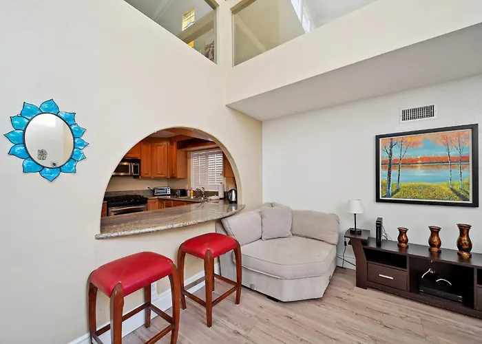Pet Friendly Gem Near The Beach And Shopping