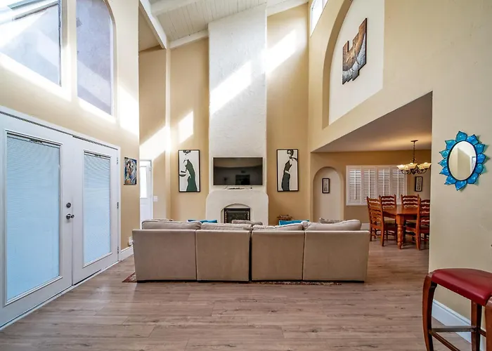 Pet Friendly Gem Near The Beach And Shopping